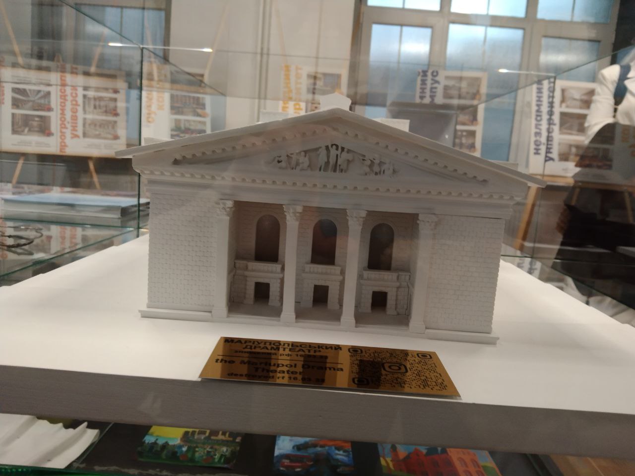 Макет Маріупольського драмтеатру до 2022 року. Фото автора