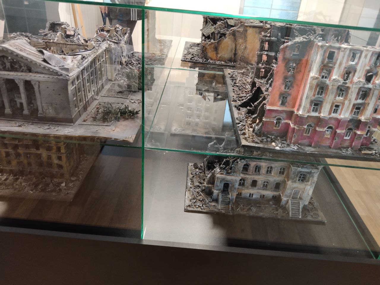 Макет разрушенного Мариуполя в 2022 году. Фото автора