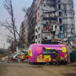 Хто не чує мешканців Донбасу: Пушилін проігнорував зруйновані міста та гострі питання на «прямій лінії» Стріт-фуд у зруйнованій військами РФ Авдіївці, Донецькій області. Фото: соцмережі