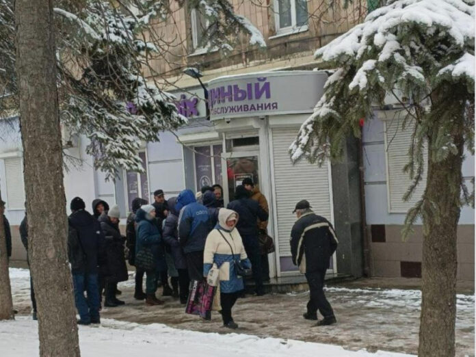 Очереди абонентов «Феникс» в г. Макеевка. Фото из местного паблика в Instagram