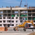 У Маріуполі погрожують місцевій мешканці, яка показала реальність «відновлення»